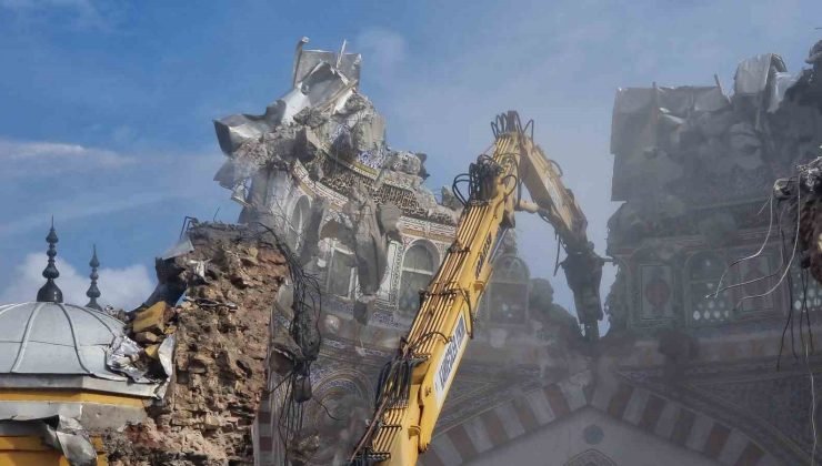 Domaniç’te Sultan Alaaddin Camii yıkıldı, minare koruma altına alındı
