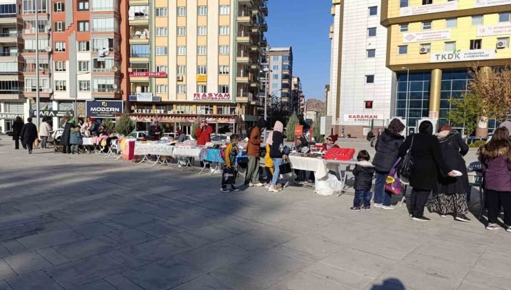 Emekçi Kadınlar pazarı yoğun ilgi gördü