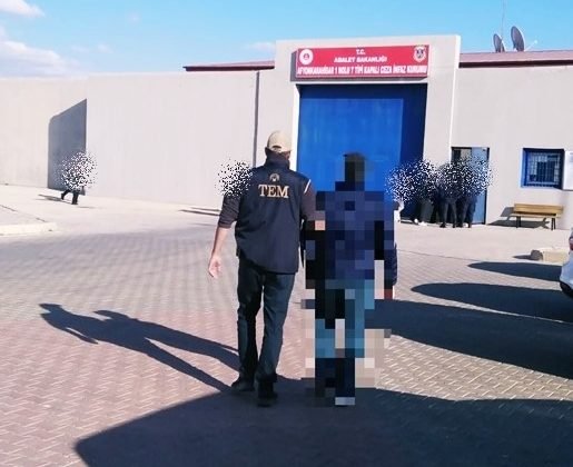 FETÖ’ye üye olmaktan aranan şahsı polis yakaladı