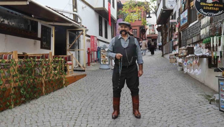 Gören dönüp bir daha bakıyor