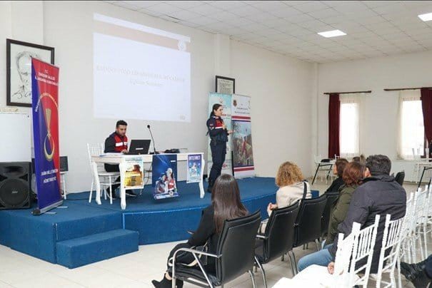 Jandarmadan vatandaşlara asayiş bilgilendirmesi