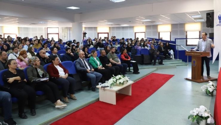 Kütahya’da ’Türkiye Yüzyılı Maarif Modeli’ konferansı düzenlendi