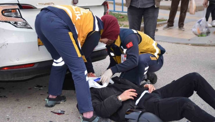 Otomobil ile motosikletin çarpışması sonucu 1 kişi yaralandı