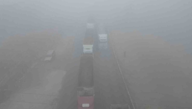 (ÖZEL) Sis nedeniyle trafiğe kapanan karayolu ulaşıma açıldı