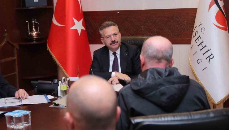 Vali Aksoy, Halk Günü Toplantısında vatandaşlarla buluştu