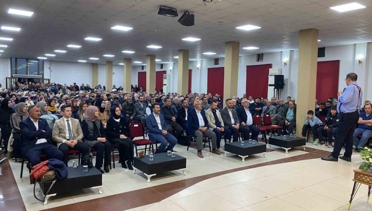 Yazar Hayati İnanç, Dazkırı’da söyleşi programına katıldı