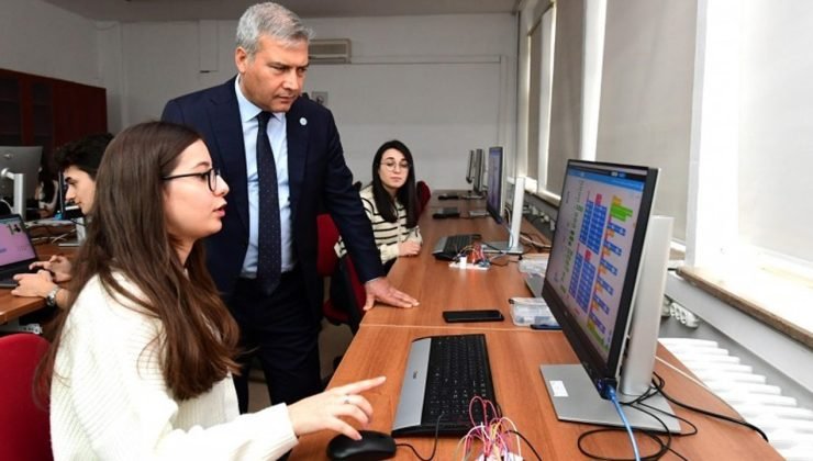 Eskişehir Anadolu Üniversitesi Eğitim Fakültesi’nden Teknoloji Odaklı Yenileme Projesi