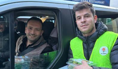 Eskişehir’de Trafikte Kalan Vatandaşlara “İftara 5 Kala” Etkinliği