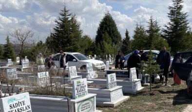 Eskişehir’de Bayram Öncesi Mezarlıkta Yoğunluk