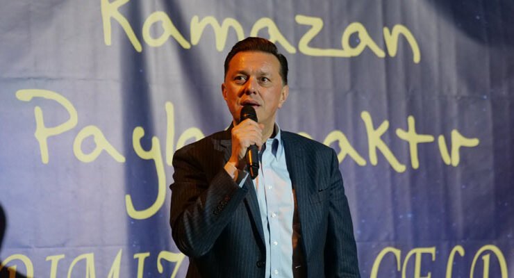 Nebi Hatipoğlu, 18. Evlilik Yıldönümünü Sokak İftarında Kutladı