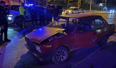 Eskişehir’de Sürücü Polisten Kaçtı, Ters Yönde Kaza Yaptı