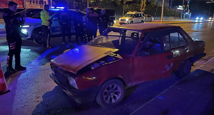 Eskişehir’de Sürücü Polisten Kaçtı, Ters Yönde Kaza Yaptı