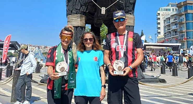 Eskişehirli Sporcular Saucony Troya Yarı Maratonu’nda Kürsüye Çıktılar