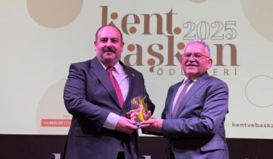 Başkan Serhat Hamamcı ’ya “Başarılı Belediye Başkanı” ödülü