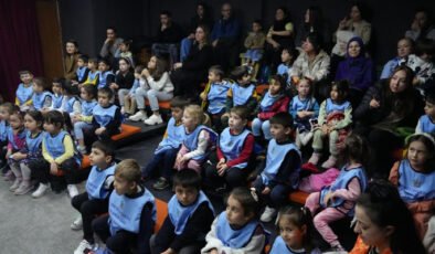 Eskişehir’de Minikler, “Ben de Uçabilirim” Oyunuyla Hayal Dünyasına Yolculuk Yaptı