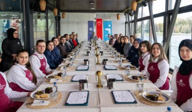 “Restoran Yöneticiliği Mesleki Eğitim Kursu”nu Tamamlayanlara Sertifikaları Verildi