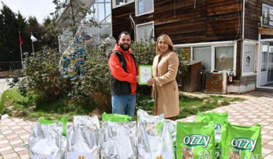 Eskişehir’de Hayvanseverlerden Can Dostlara Mama Desteği
