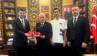 TÜRKHAN İHA Prototipi Devlet Bahçeli’ye Takdim Edildi