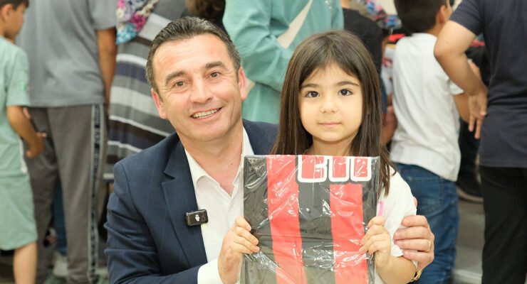 Başkan Habil Dökmeci’den Es Es Forması Hediye