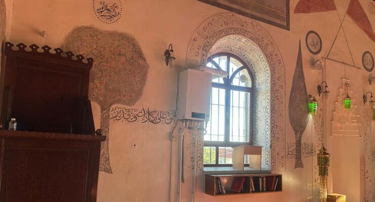 139 Yıllık Tarihi Camide Kombi Tepkisi: Cemaat Rahatsız