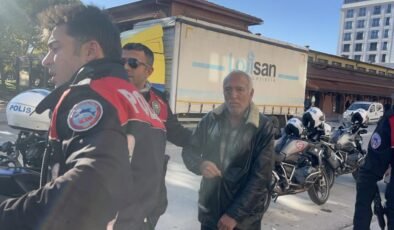 Eskişehir’de Arkadaşını Bıçakladı, Olay Yerinde Polisi Bekledi