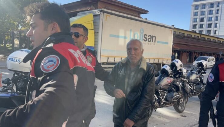 Eskişehir’de Arkadaşını Bıçakladı, Olay Yerinde Polisi Bekledi