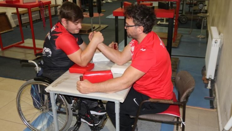 Antrenör ve Öğrencisinden Örnek Dayanışma: Hedef Dünya Şampiyonluğu