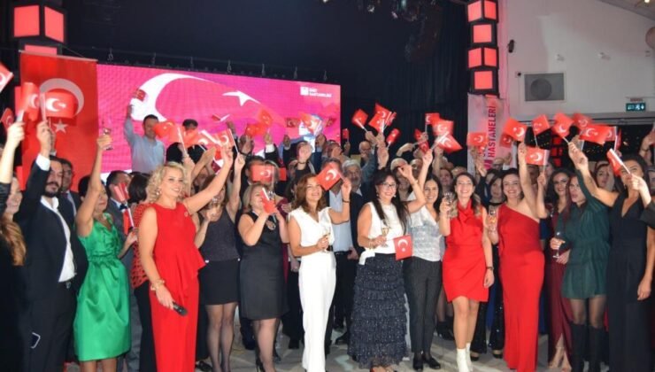 Eskişehir Özel Ümit Hastaneleri’nden Cumhuriyet’in 102. yılına özel coşkulu kutlama