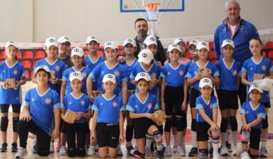 Anadolu Üniversitesi Spor Kulübü Kış Okulu’nda Minikler Sporun Keyfini Çıkarıyor