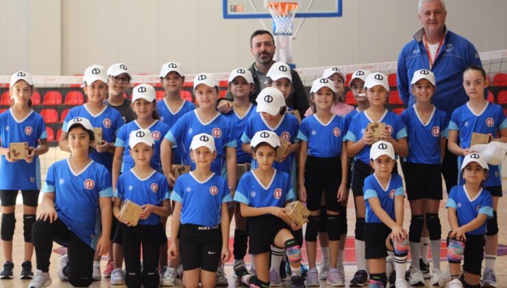 Anadolu Üniversitesi Spor Kulübü Kış Okulu’nda Minikler Sporun Keyfini Çıkarıyor