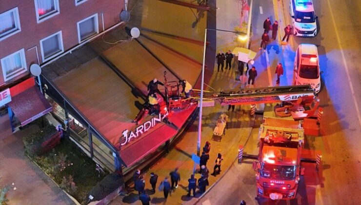 Eskişehir’de 2’nci Kattan Tenteye Düşen Şahıs İtfaiye Merdiveniyle Kurtarıldı