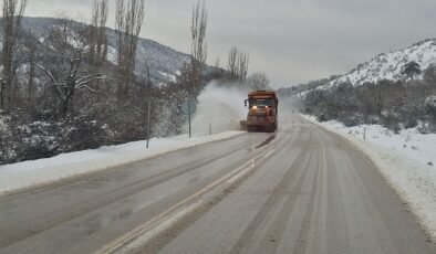 Beypazarı 43.Karayolları Şube şefliği: Ekiplerin karla mücadelesi