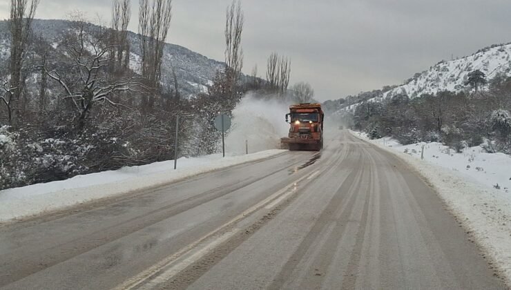 Beypazarı 43.Karayolları Şube şefliği: Ekiplerin karla mücadelesi
