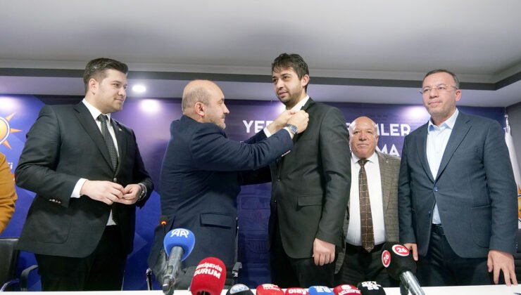 CHP’den AK Parti’ye Geçiş: Rozetini Gürhan Albayrak Taktı