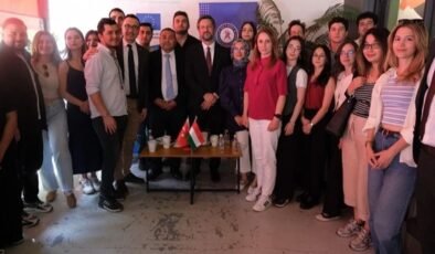 Büyükelçi Viktor Mátis, Eskişehirli gençlerle buluştu