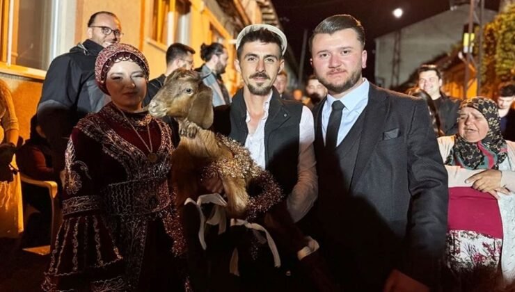 Bilecik Pazaryeri'nde gelenekler mizahla buluştu