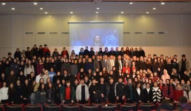 Türkiye’nin ilk serebral palsili uzay mühendisi Turgay Karakaş Rize’de öğrencilerle buluştu