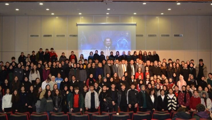 Türkiye’nin ilk serebral palsili uzay mühendisi Turgay Karakaş Rize’de öğrencilerle buluştu