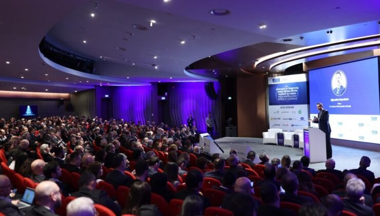 Bayraktar: 2026 yenilenebilir enerjide rekor yılı olacak