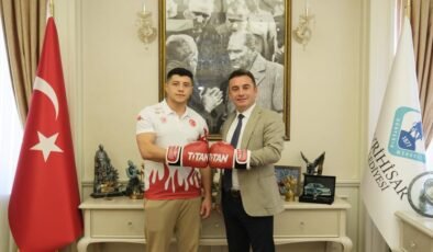 Habil Dökmeci: Milli Sporcumuz Doğan Kılıç Bizi Gururlandırdı