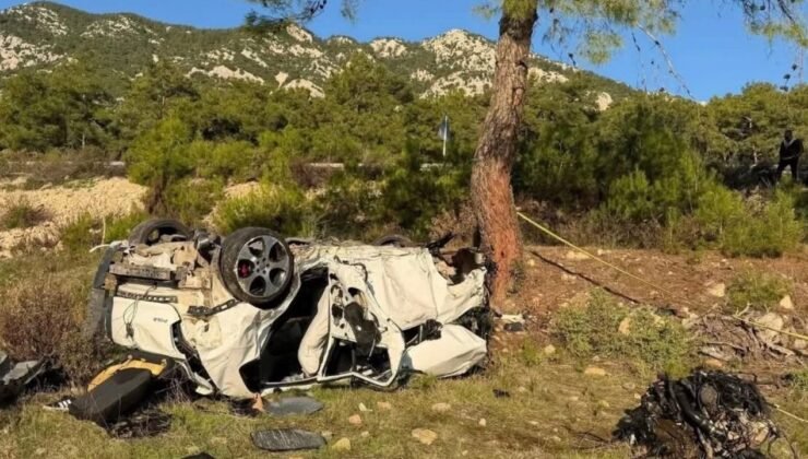 Kemer yolunda feci kaza: İki genç hayatını kaybetti