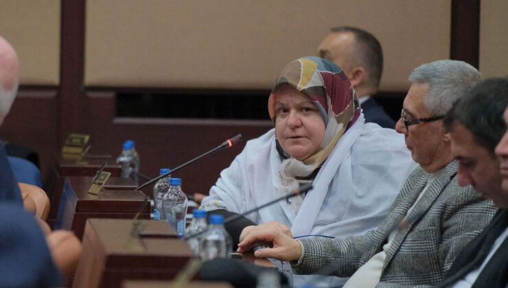 Başkan Zeynep Akgün’den Büyükşehir’e Eleştiri: Her Sorunda Hükûmeti Suçlamaktan Vazgeçin