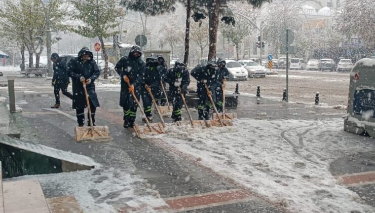Batman’da karla mücadelede emekçilerin büyük özverisi