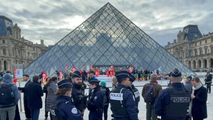 Louvre Müzesi kapanma tehlikesiyle karşı karşıya