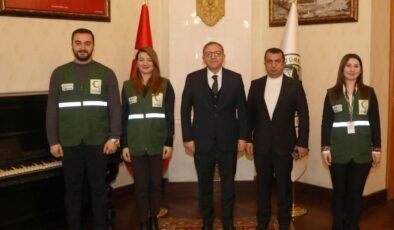 Kars Valisi Ziya Polat, "Kars Yeşilay Şubesini ve tüm ekibi kutluyorum"