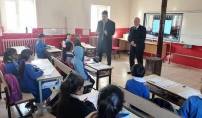 Susuz Kaymakamı Tutal, eğitim camiasıyla bir araya gelmeye devam ediyor