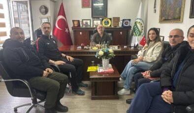 Artvinspor Kulübü Başkanı Yıldırım, kulübün antrenörleriyle istişarelerde bulundu