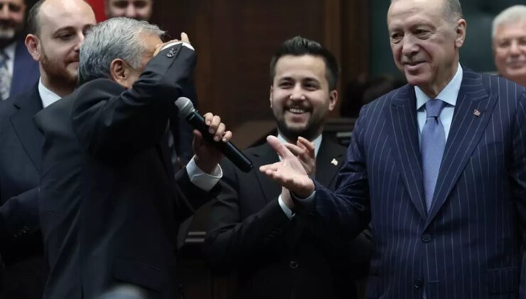 3 milletvekili AK Parti’ye katıldı! Rozet takılırken böyle selam verdi