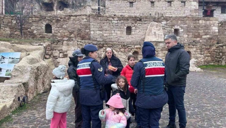 300’e yakın vatandaşa kadına şiddetle mücadele anlatıldı
