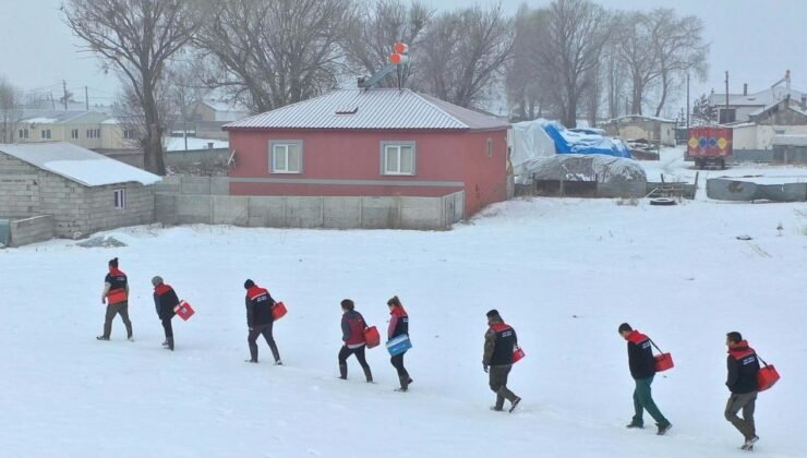 Kars’ta veteriner ekipleri, zorlu hava şartlarına rağmen sahadalar!